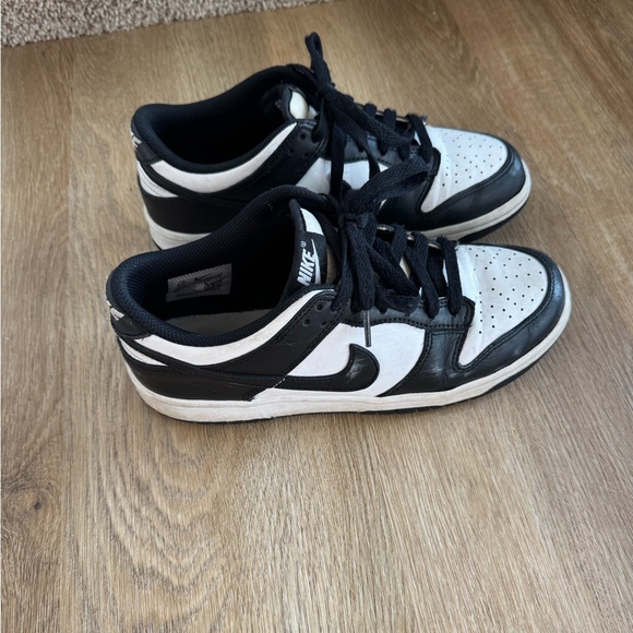 Nike Dunk Low Panda Shoes Big boy 6.5. Men’s 6, Womens 7 equivalent - Picture 4 of 5